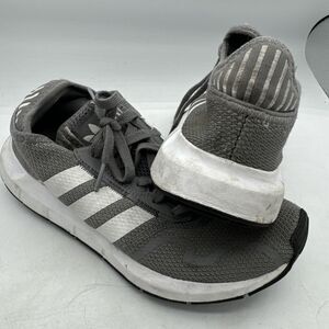 Adidas Women’s Size 7 US Swift Run Grey Running Shoes Sneakers
